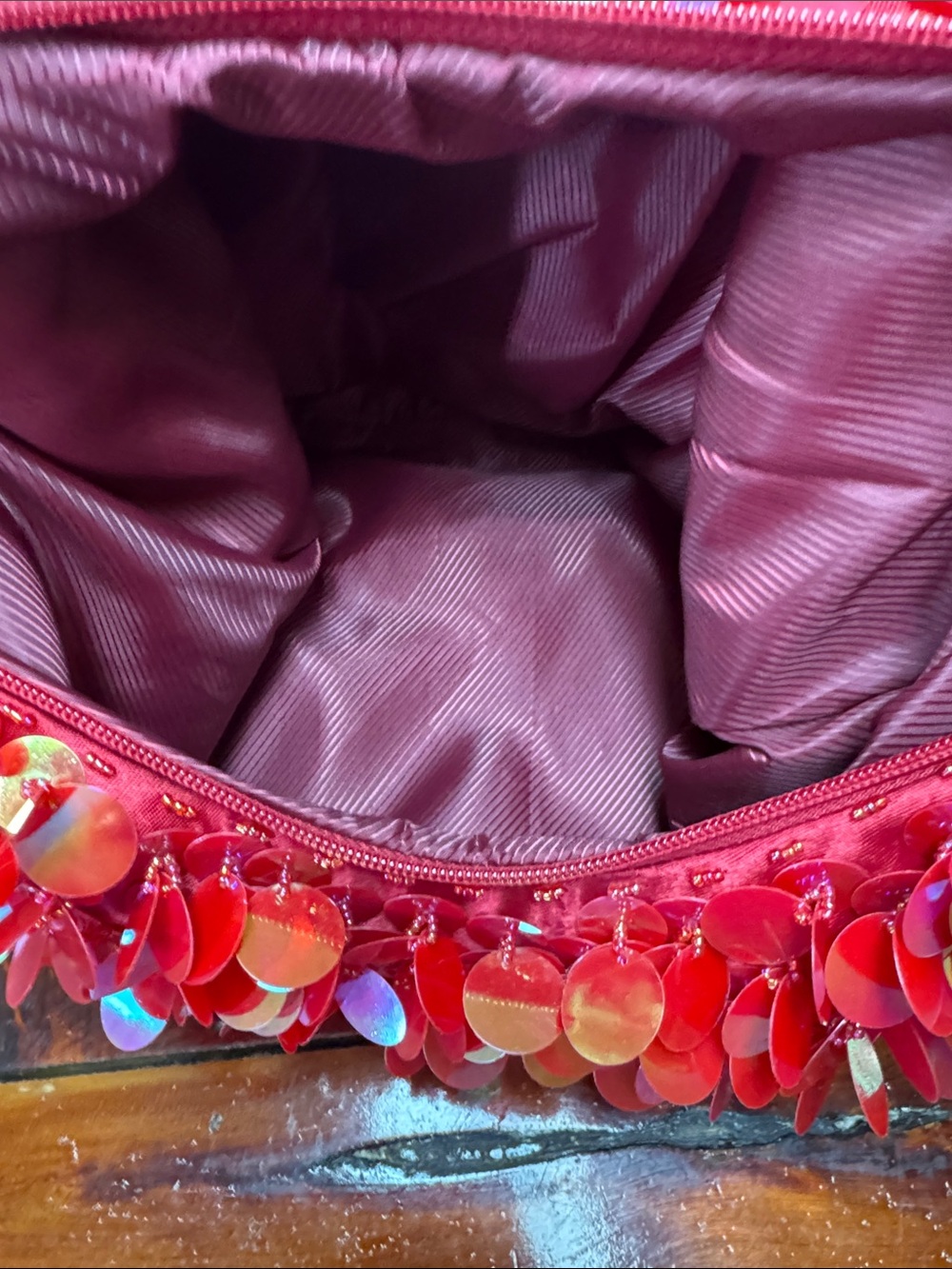 Source Unknown Red Sequin Shoulder Bag with Iridescent Discs - Picture 4 of 4